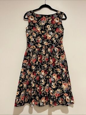 Lindy Bop | A-line sleeveless retro style dress Women’s size M dark floral lined